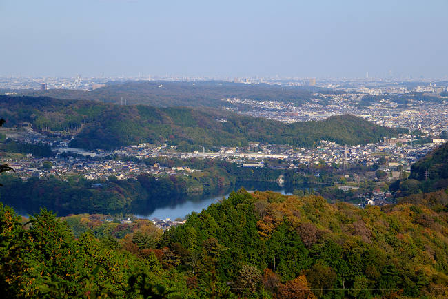 11堂所山から津久井湖s.jpg